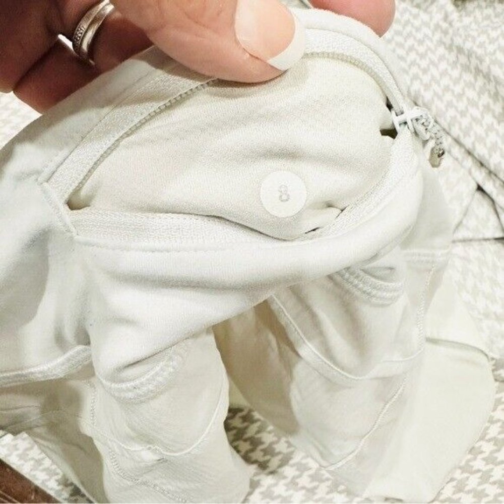 Lululemon White Speed Up Low-Rise Lined Short 2.5" Size 8 - Picture 8 of 9